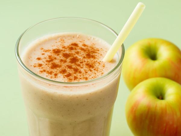 Ein Löffel Leinöl, zwei Eiweiß, fünf Minuten – und der Bauch soll in einer Woche flacher werden?